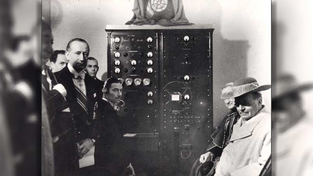 papa Pio XI., kardinal Eugenio Pacelli (budući papa Pio XII.) i Marconi na otvorenju Vatikanskog radija 12. veljače 1931. / Foto: Vatican News