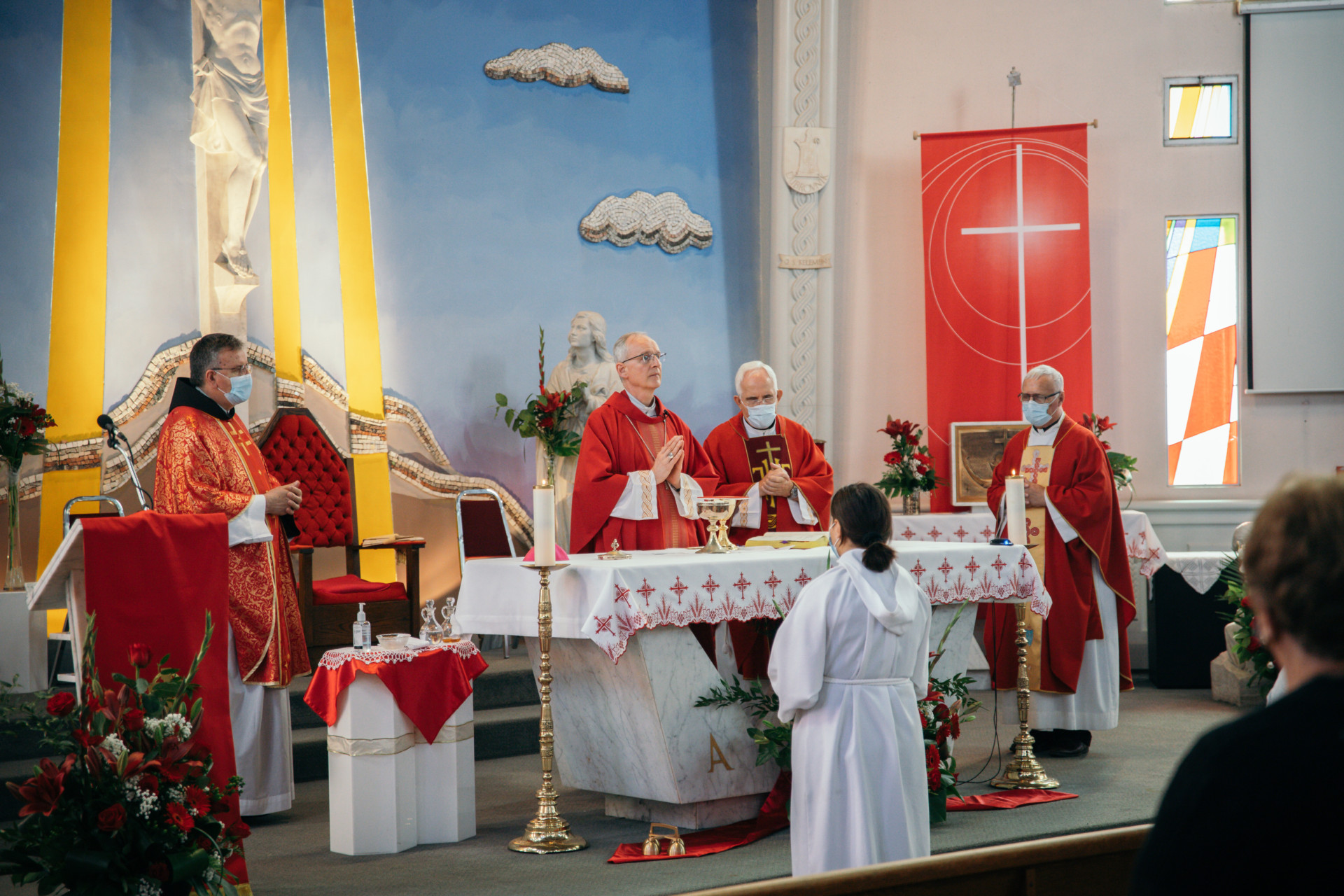 NADBISKUP PETAR RAJIČ Križ je središnji znak kršćanstva koji izaziva ...