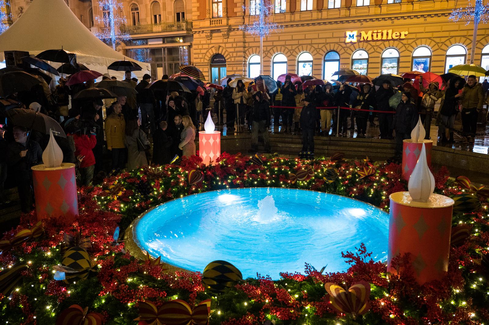 Upaljena Prva Adventska Svijeća Na Zagrebačkom Glavnom Trgu | HKM