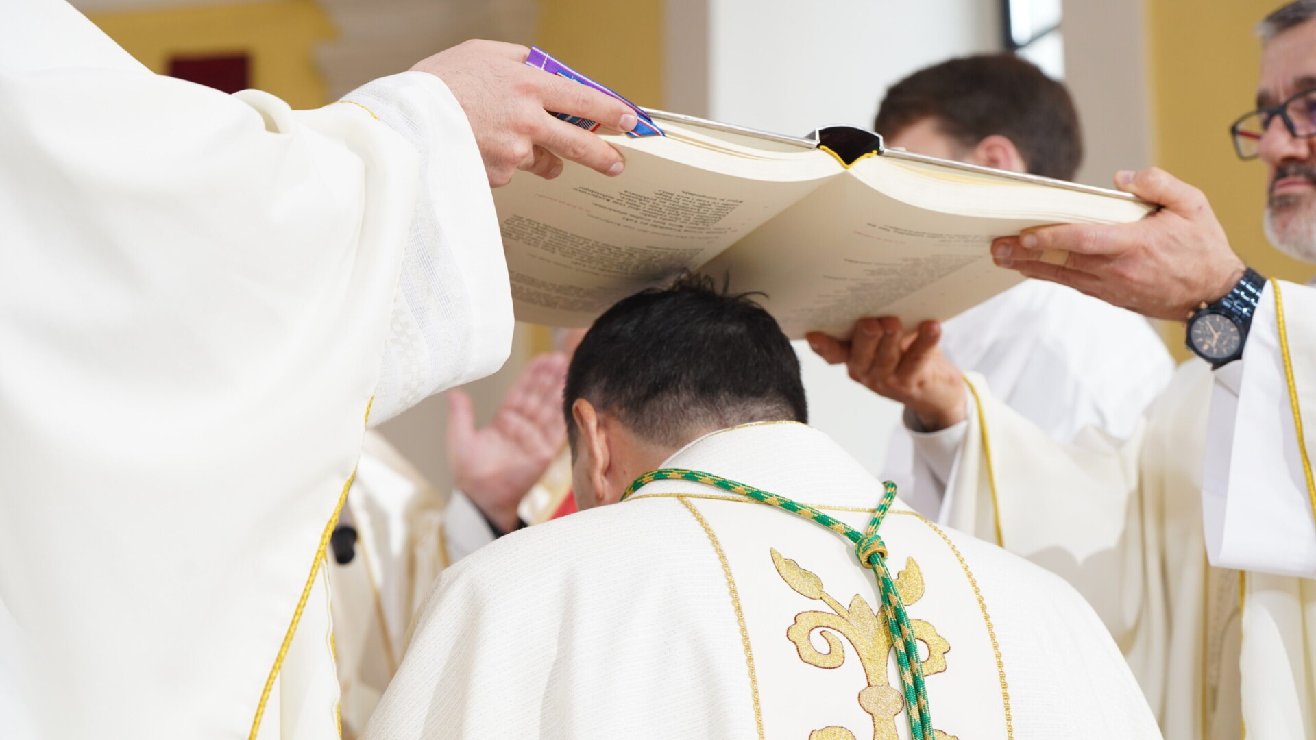 Kako izgleda ređenje biskupa? DSC03605 scaled 1