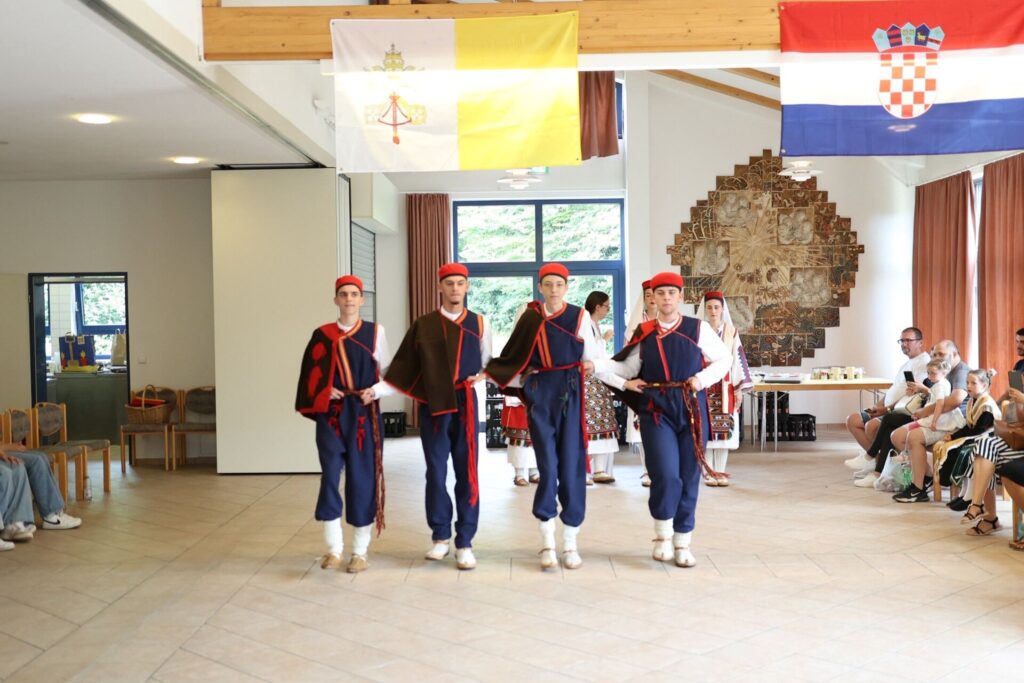 Osmi susret hrvatske katoličke mladeži u Calwu