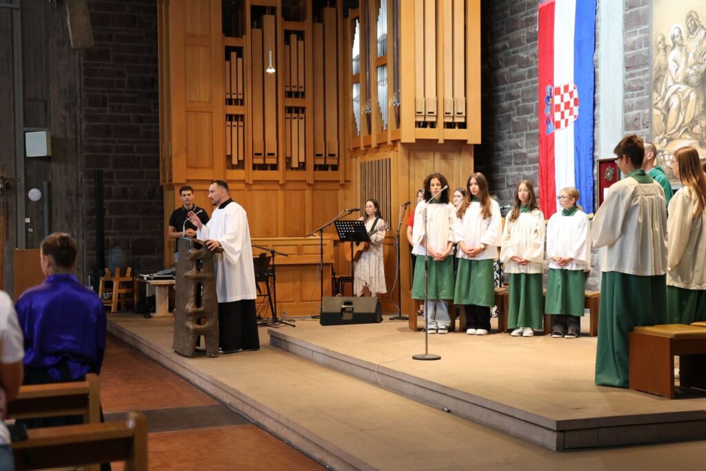 Osmi susret hrvatske katoličke mladeži u Calwu