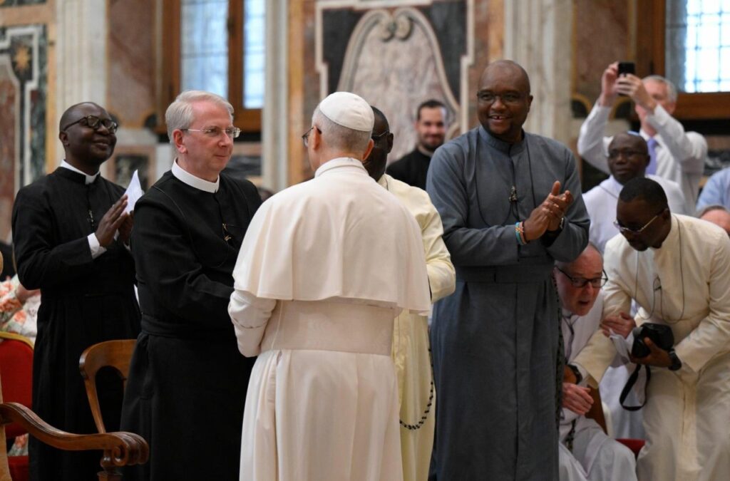 Papa Lav XIV. sa sudionicima audijencije / Foto: Vatican Media