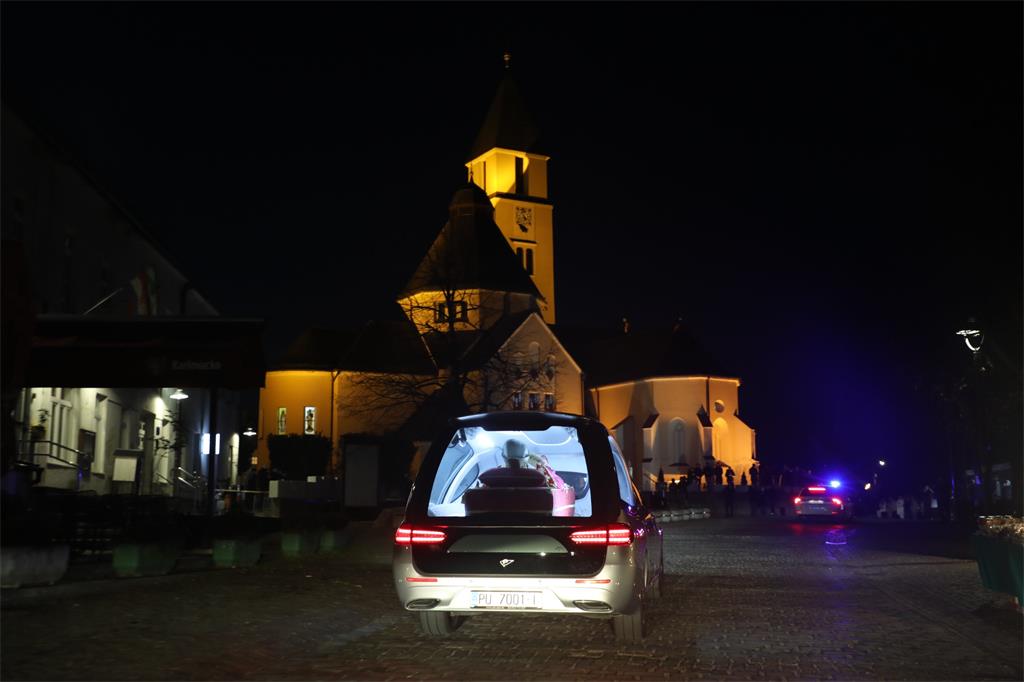 prijenos relikvija bl. Alojzija Stepinca u Krašić / Foto: TUZN/Josip Vuković