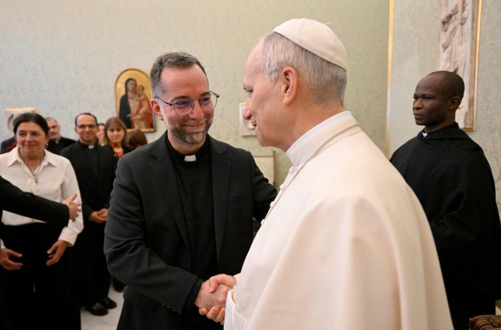 Papa Lav XIV. s isusovcem Cristobalom Fonesom Foto Vatican Media