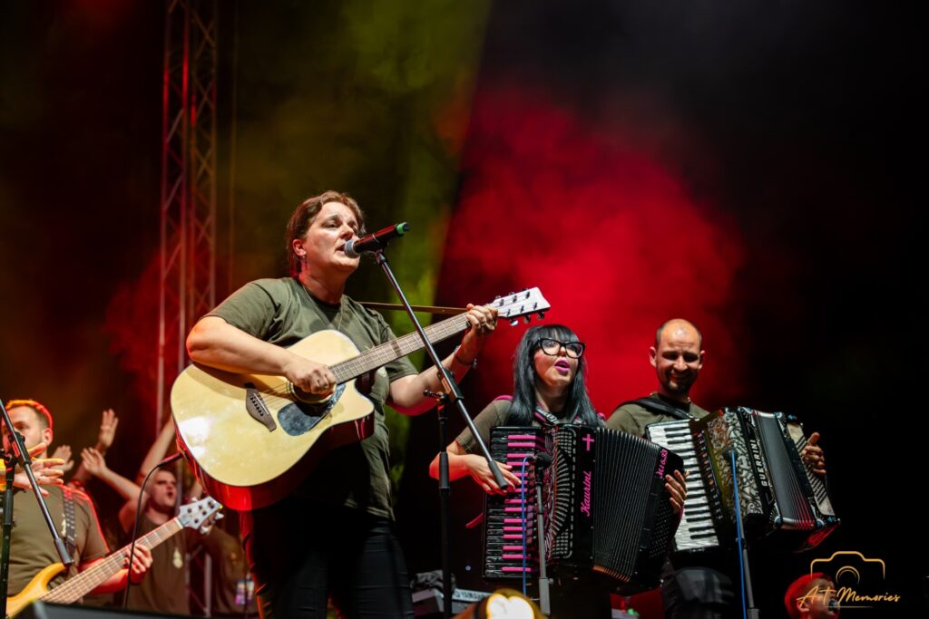 Dominika Merćep: Harmonika me dovela bliže Bogu, ali i suprugu WhatsApp Image 2025 12 15 at 10.39.37 1 1