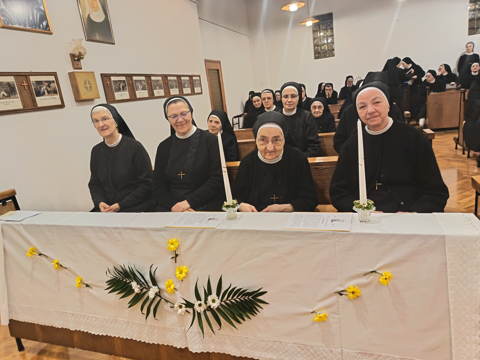 ČESTITAMO Sestre Adela Bednjanić i Vincencija Slišković proslavile dijamantni jubilej s Marija Brizar prov poglavarica s Dragica Ivkic prov savjetnica i zavjetovanice s Vincencija i s Adela