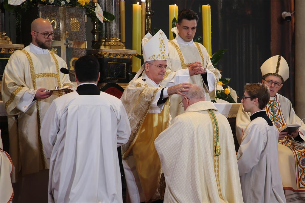 260131 Biskupsko redenje TUZN A2 9