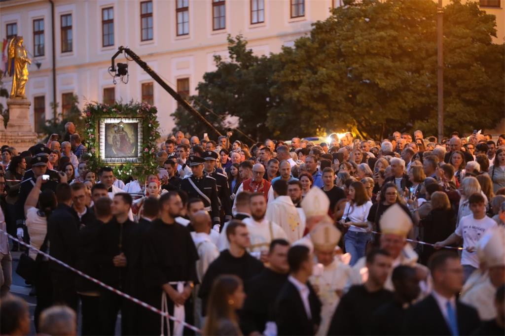 majka božja od kamenitih vrata